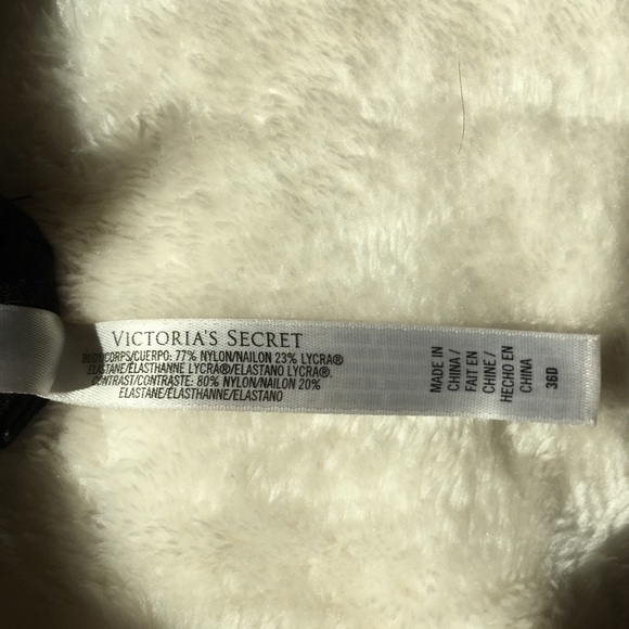 Incredible by Victoria’s Secret Sport Bra - Picture 3 of 3